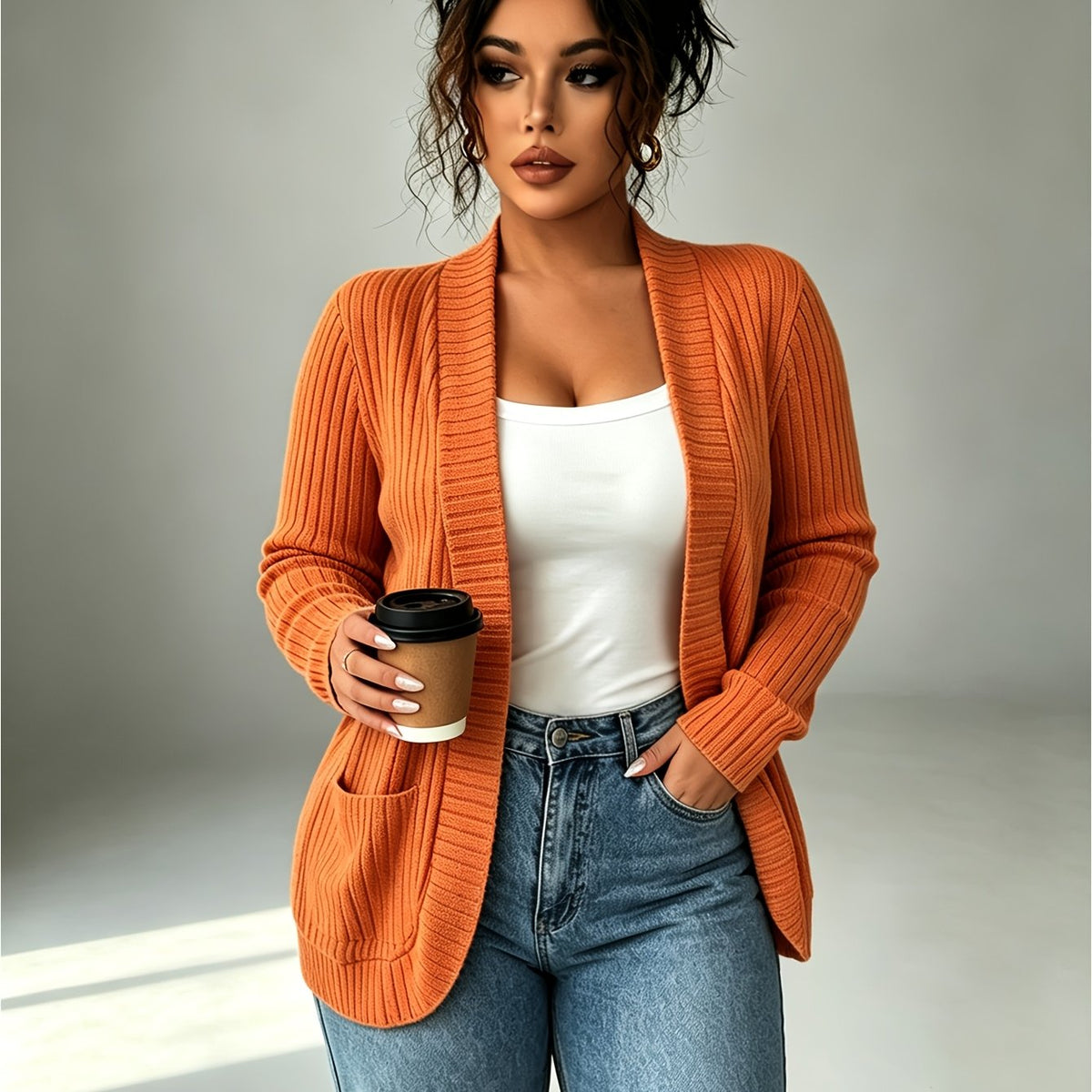 Cardigan grande taille, coupe ample, manches longues, porté de face