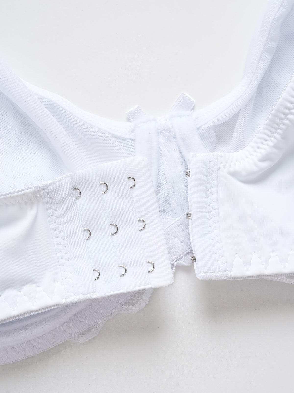 Soutien-gorge grande taille, maille transparente et dentelle