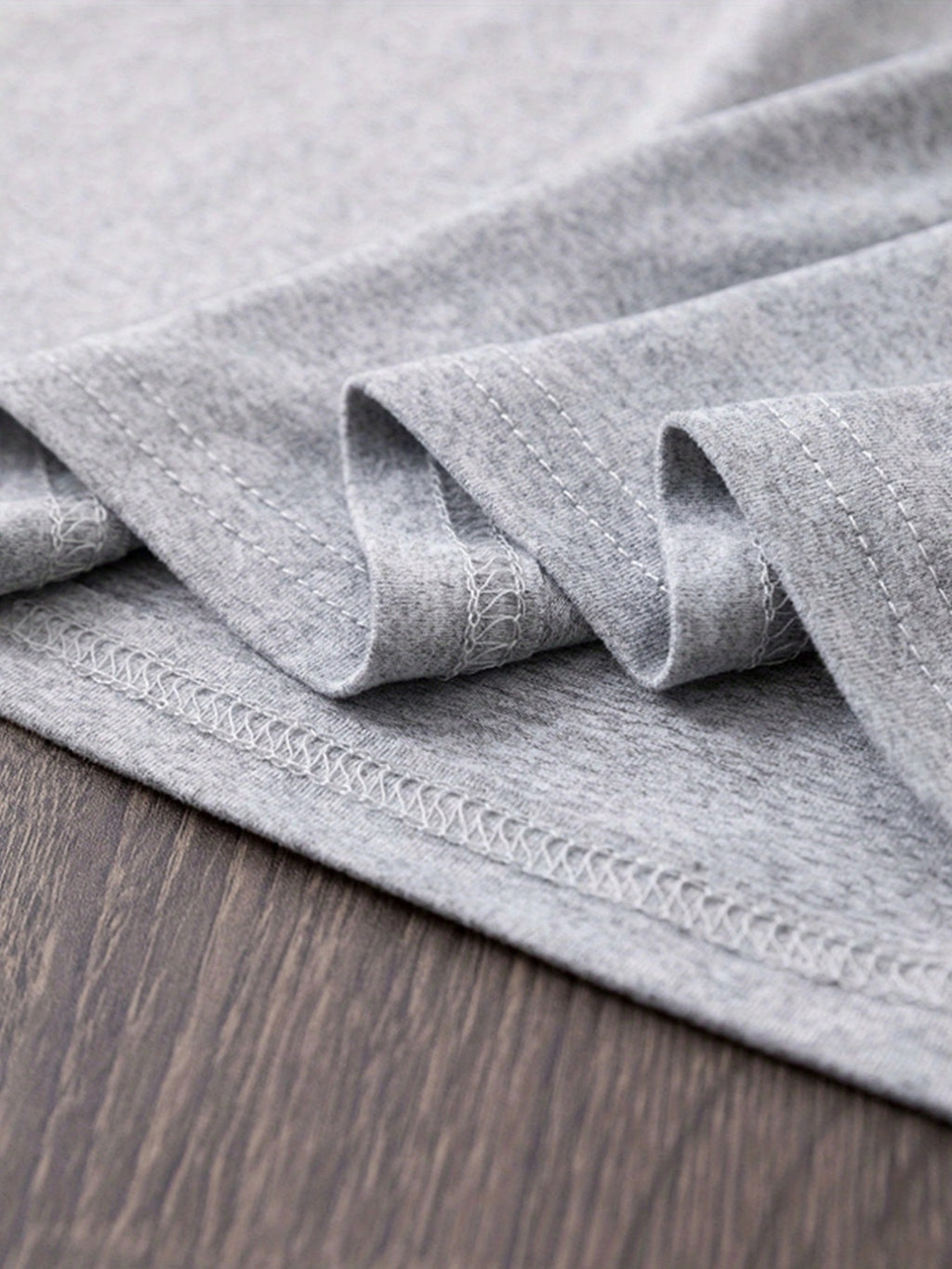 T-shirt grande taille, manches courtes, toutes saisons, vue de profil