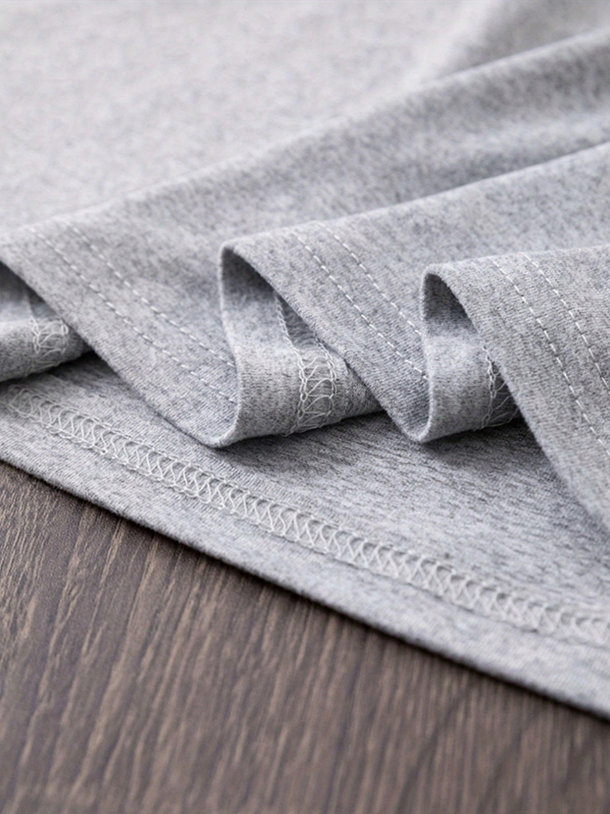 T-shirt grande taille, manches courtes, toutes saisons, vue de profil