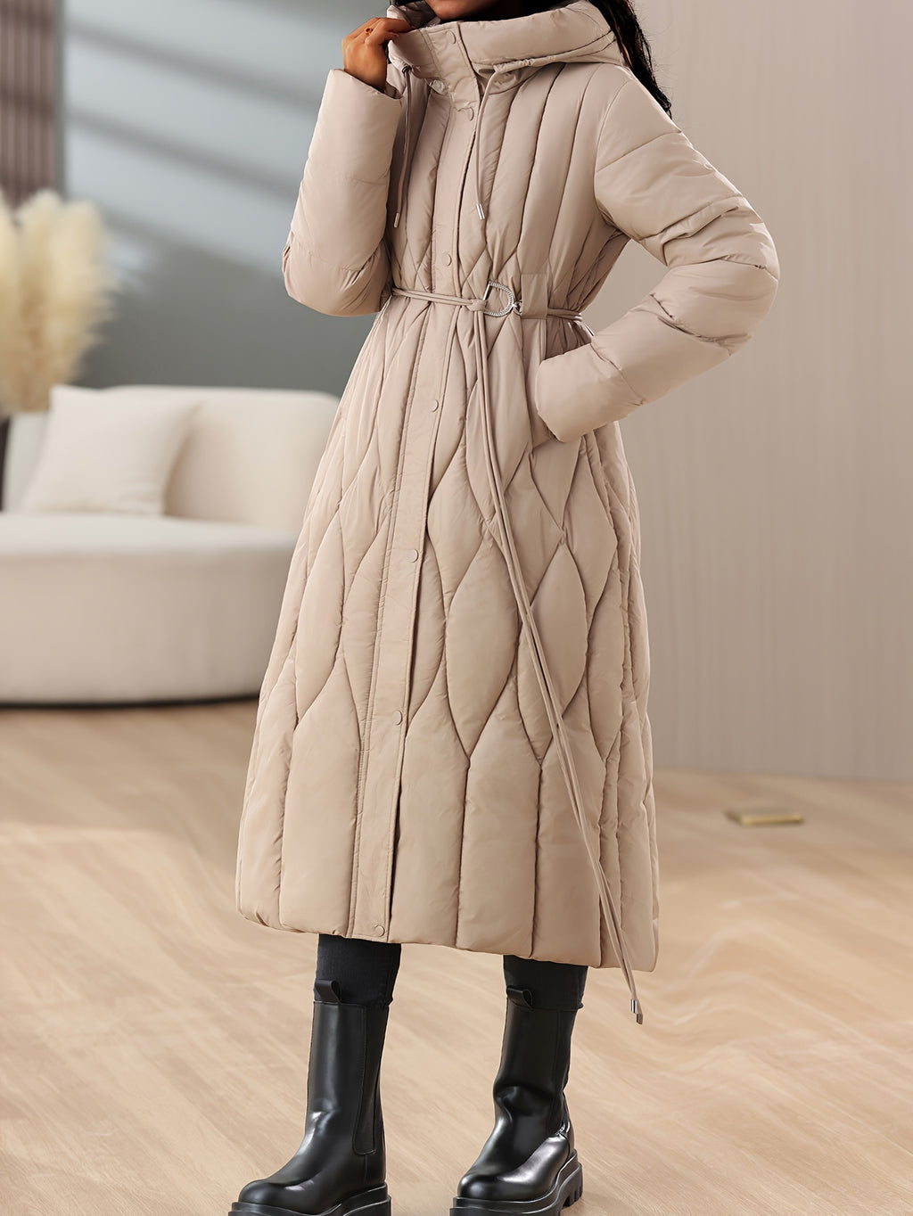 Manteau grande taille, coupe ajustée, capuche, chaleur d'hiver, détail du col
