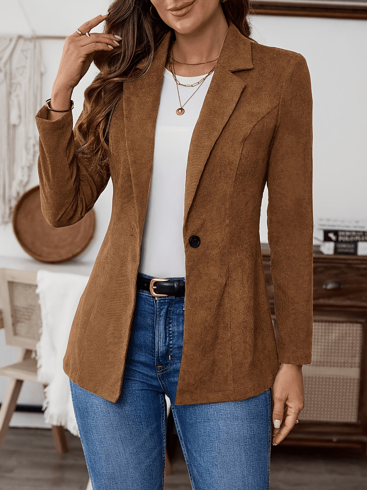 Veste grande taille, coupe oversize, manches longues, tissu léger, mise en situation