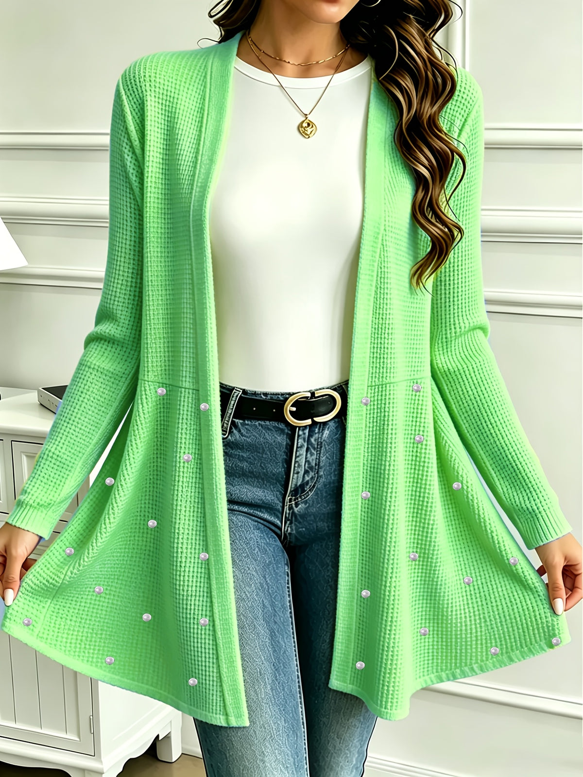 Veste grande taille, perles, manches longues, détail du col