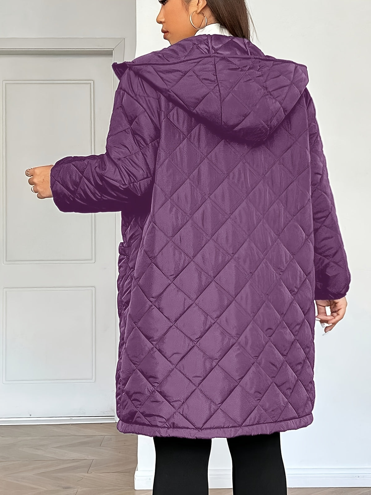 Manteau grande taille, coupe oversize, longueur midi, capuche, détail du col