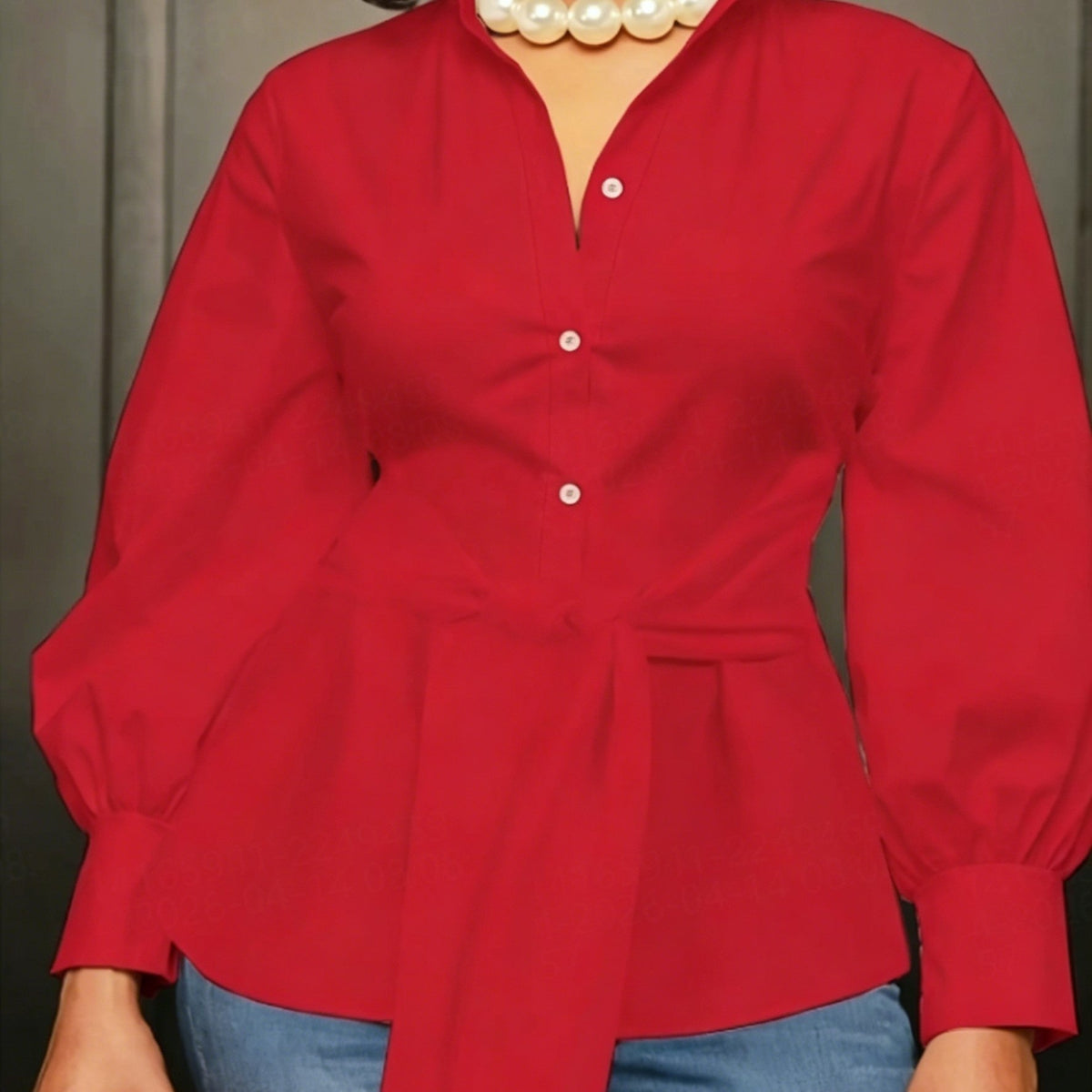 Chemise grande taille, coupe oversize, col à revers, allure élégante — composition : 100% Polyester Image