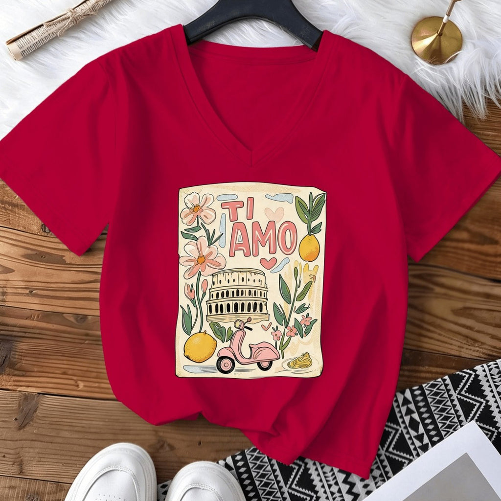 T-shirt grande taille, coupe ample, col V, manches courtes, porté de face