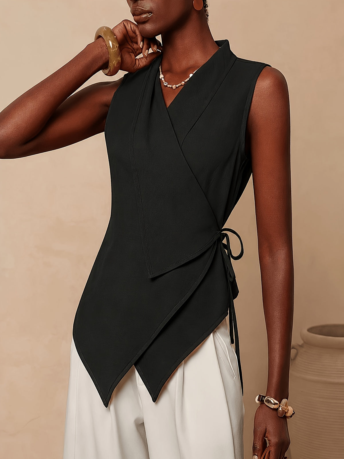 Chemise grande taille, col V, détail du col