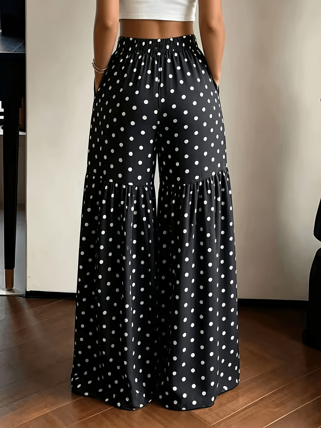 Pantalon grande taille à pois, coupe évasée, poches pratiques, gros plan