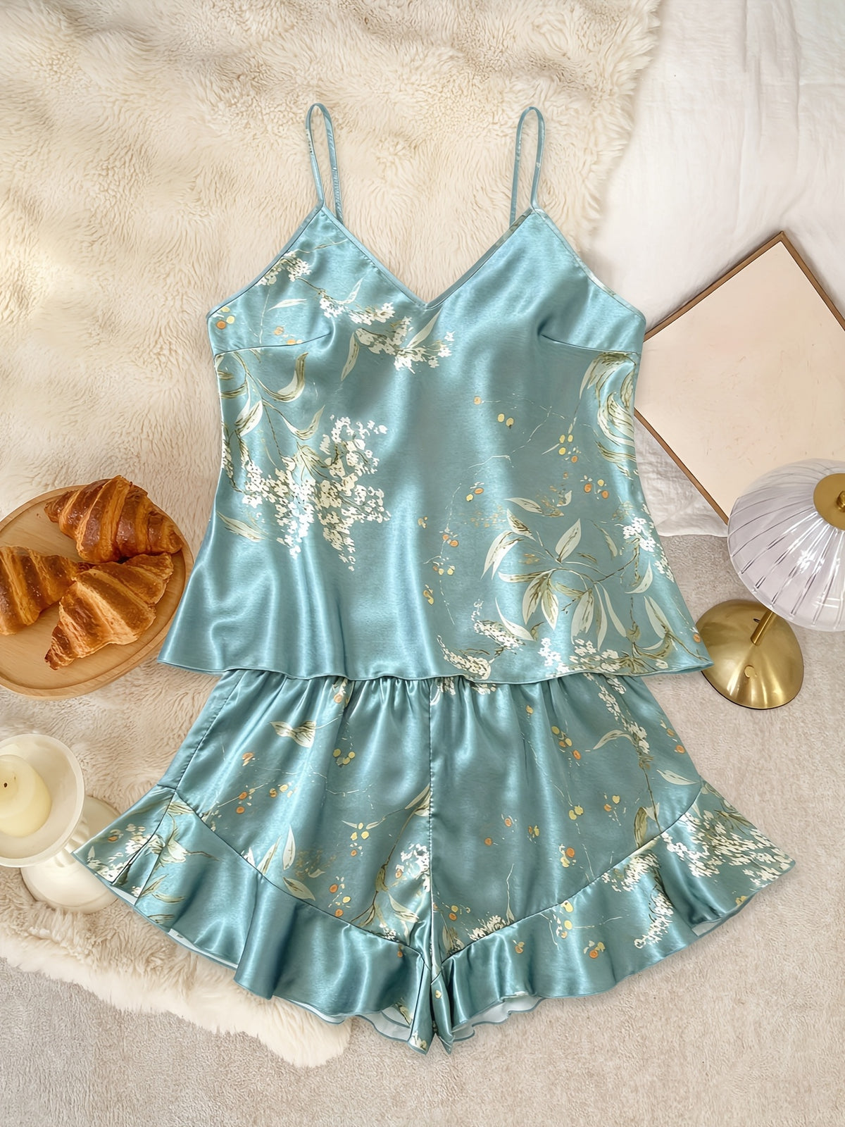 Pyjama grande taille en satin à imprimé fleuri, volants, tombé fluide Image