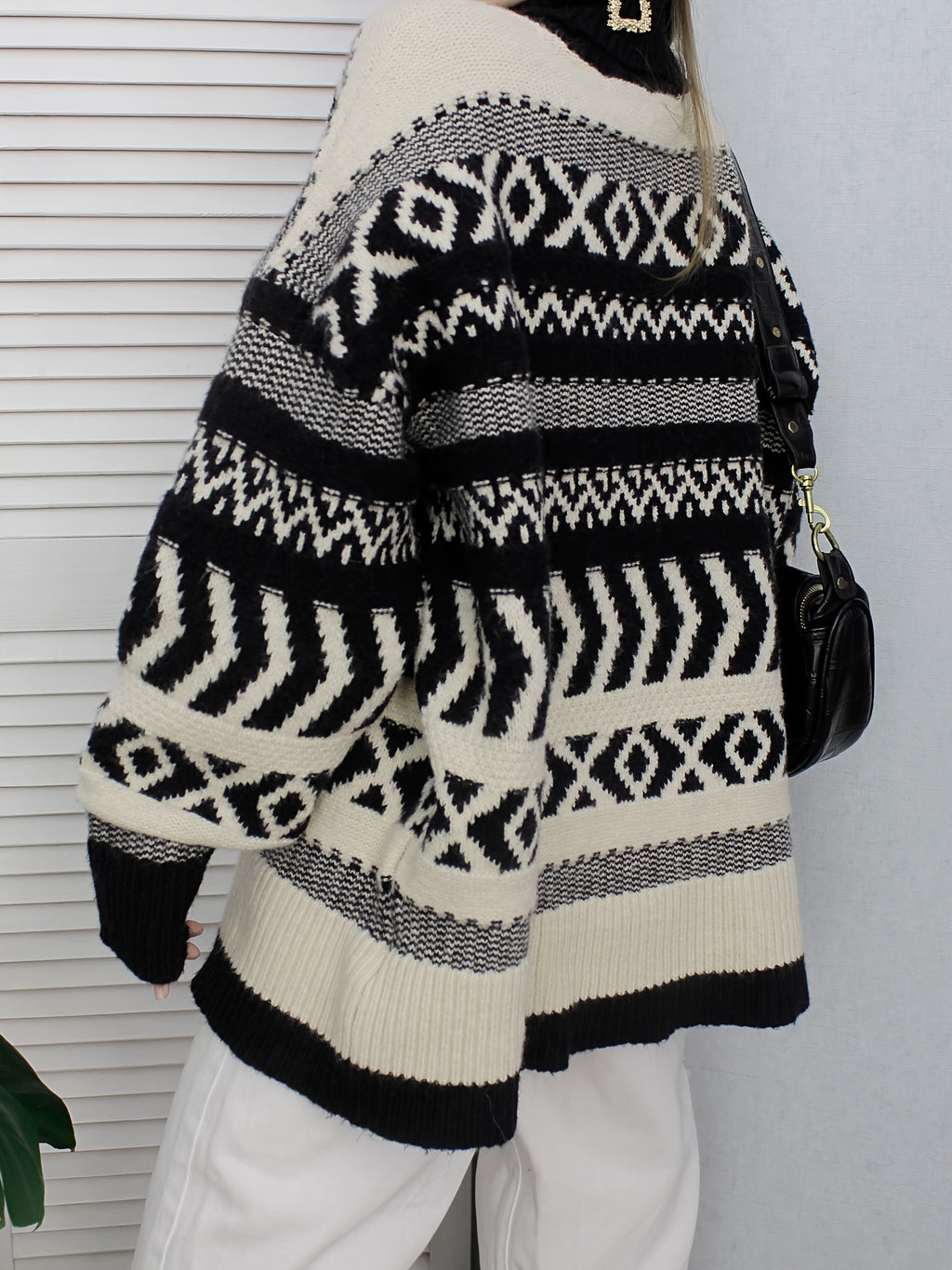 Pull grande taille, col roulé, manches longues, toucher moelleux, porté de face