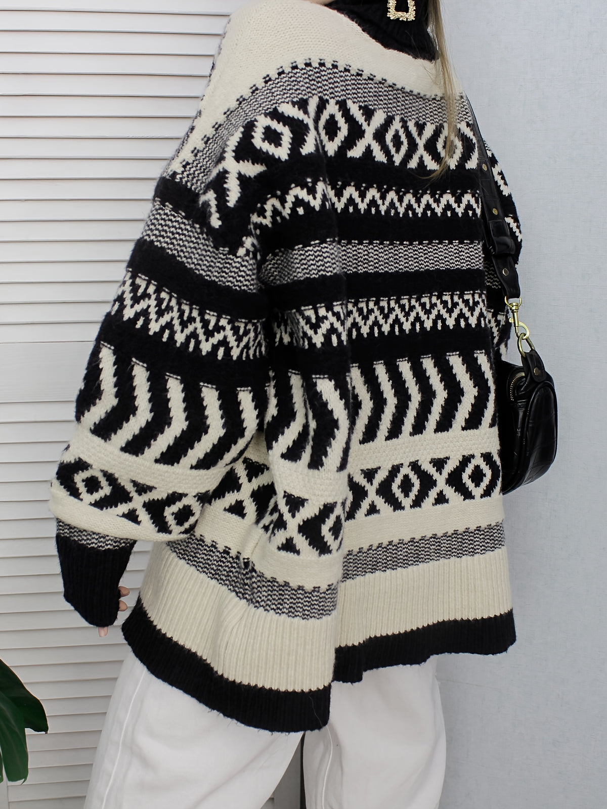 Pull grande taille, col roulé, manches longues, toucher moelleux, porté de face