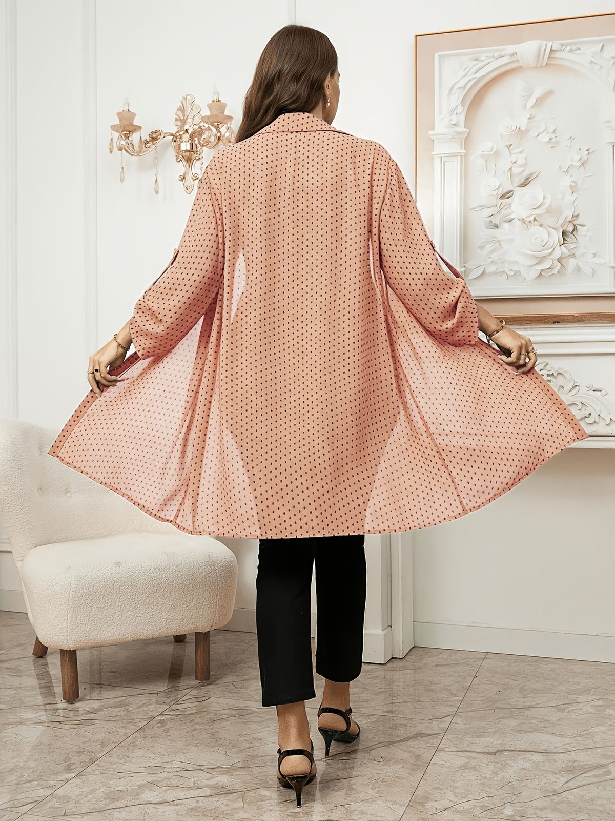 Chemise grande taille à pois, col polo, porté de face