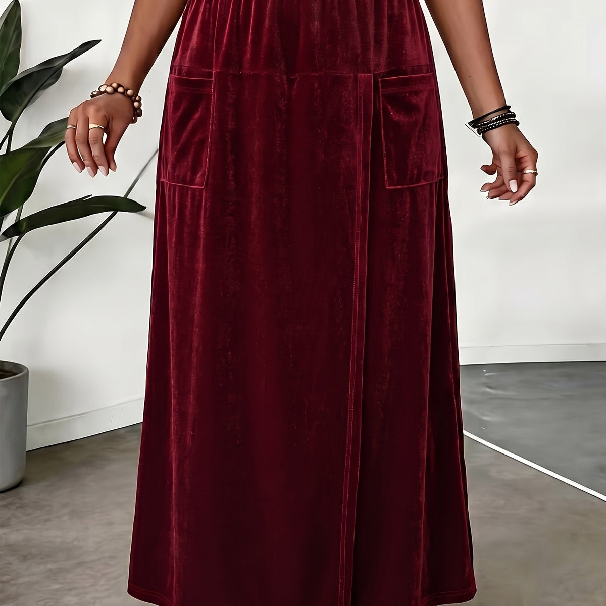 Jupe grande taille en velours, coupe évasée, poches pratiques, toucher profond — matière : polyester Image
