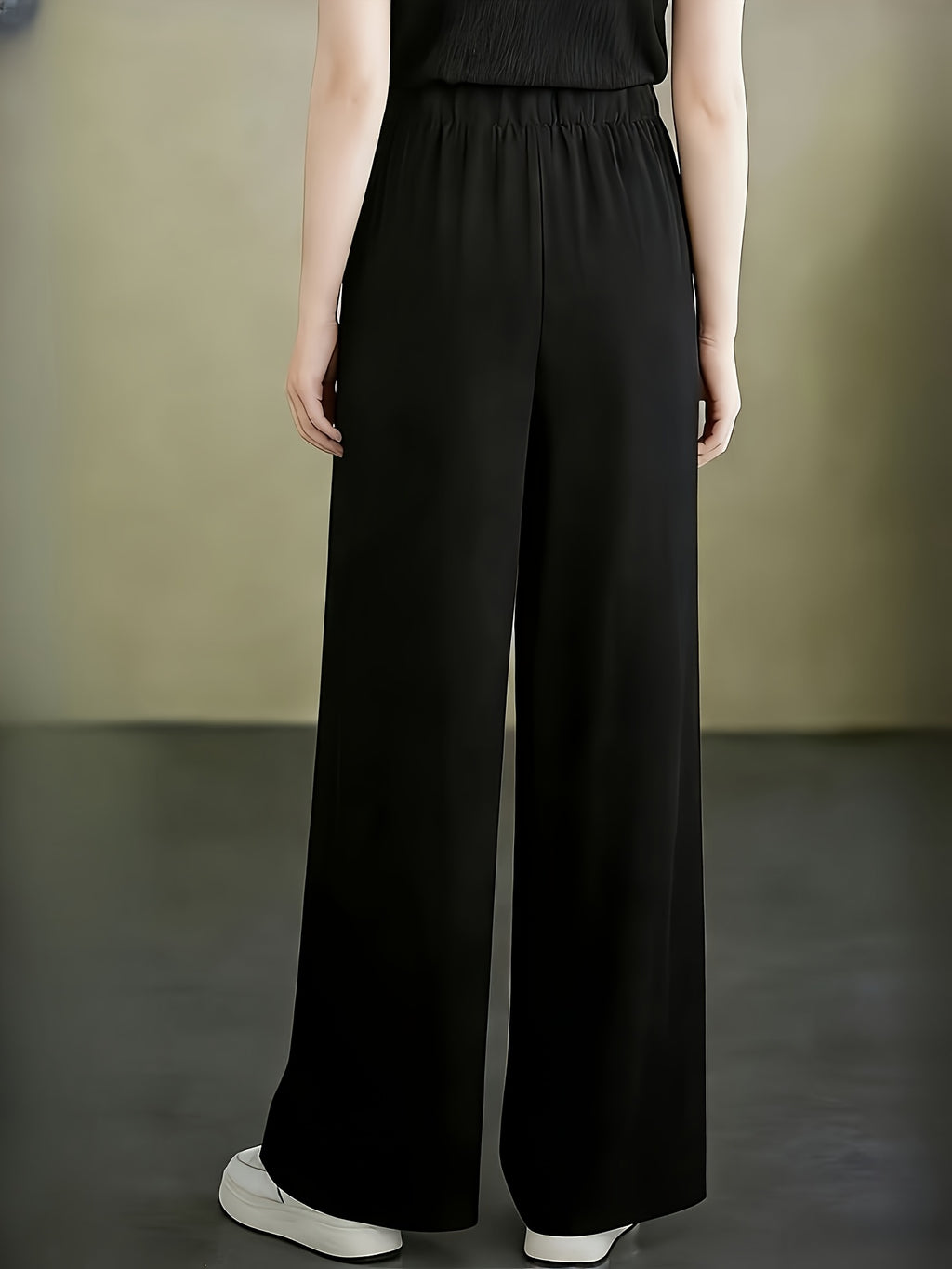 Pantalon grande taille, coupe évasée, poches plaquées — composition : 95% Polyester, 5% Élasthanne