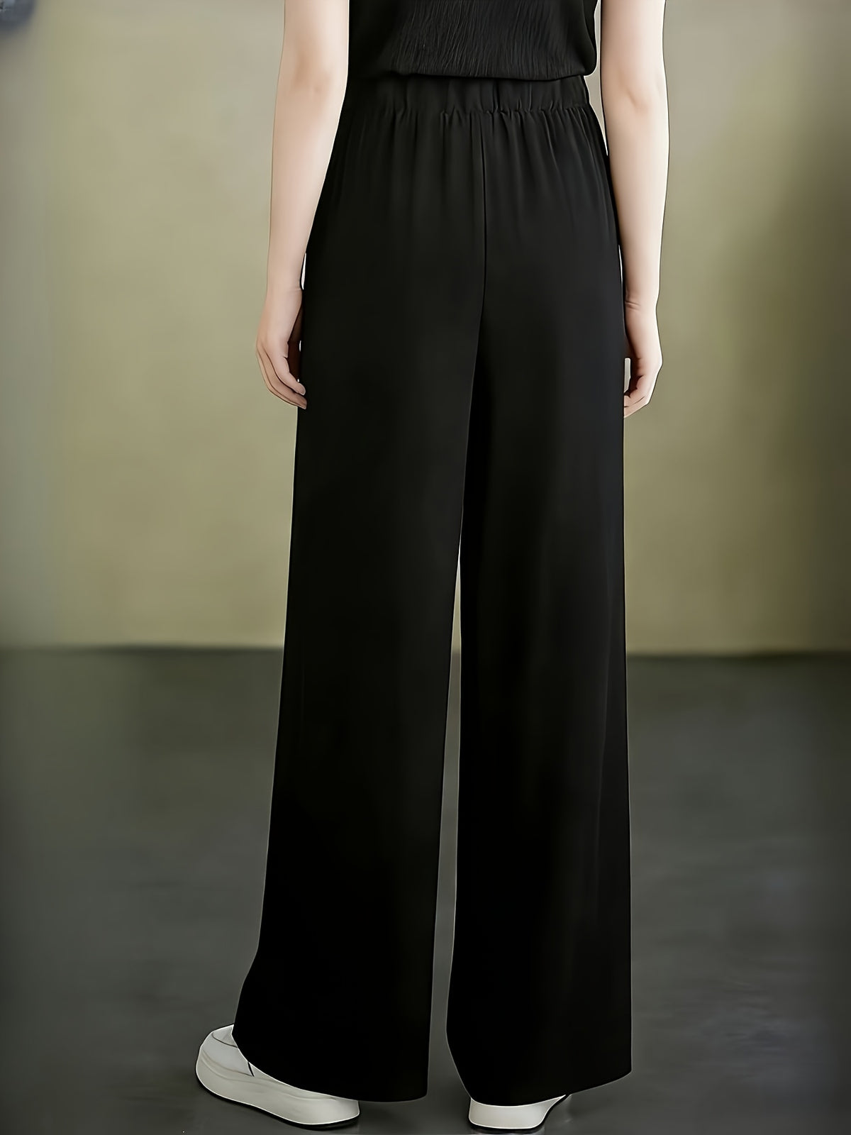 Pantalon grande taille, coupe évasée, poches plaquées — composition : 95% Polyester, 5% Élasthanne