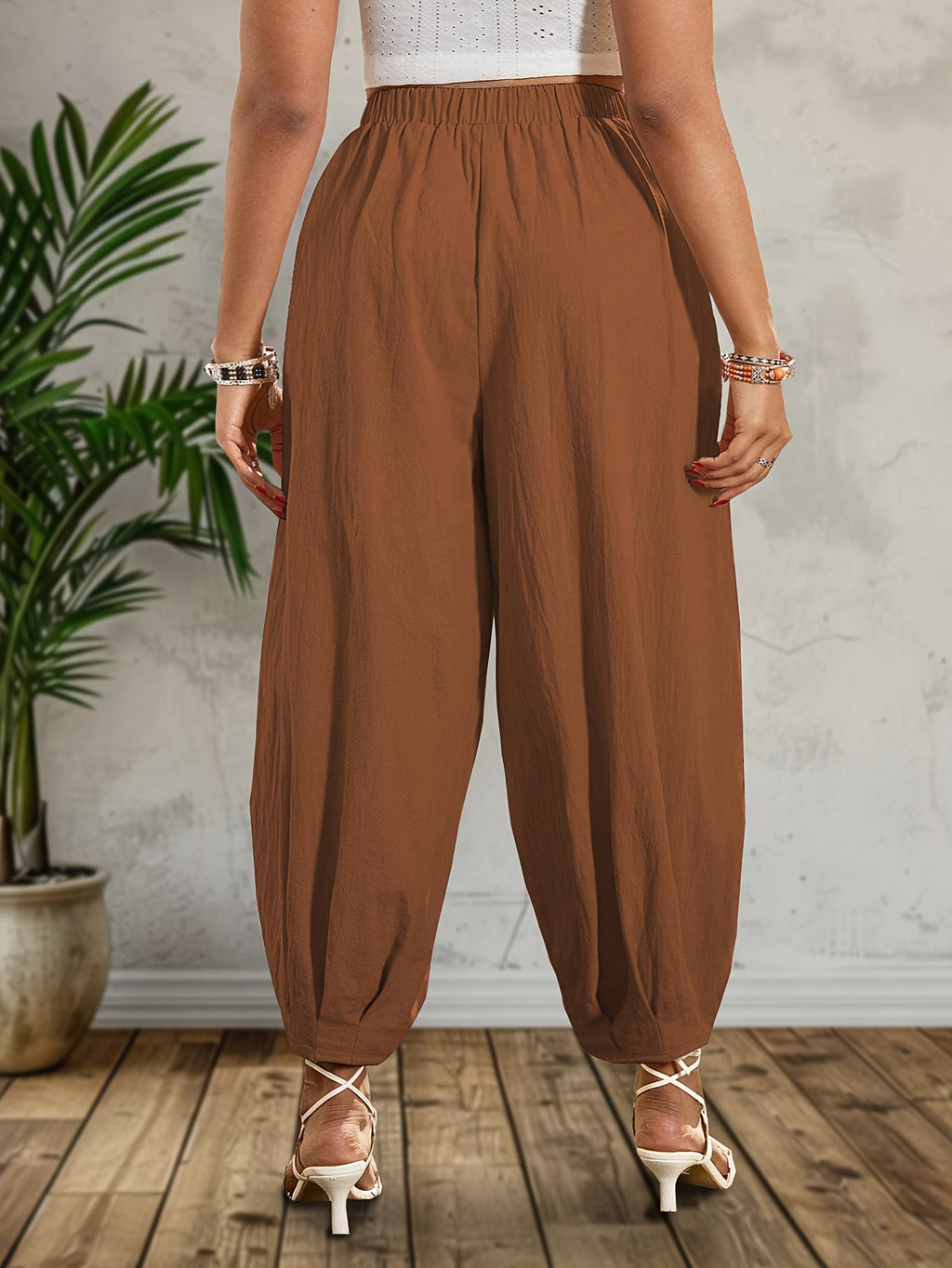 Pantalon grande taille, ligne nette, allure élégante, visuel produit