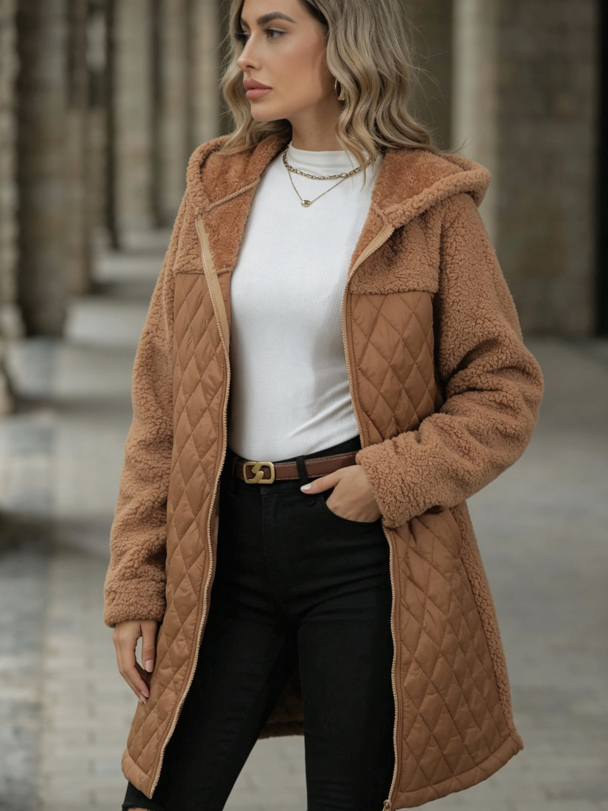 Manteau grande taille, coupe ample, fermeture zippée, capuche Image