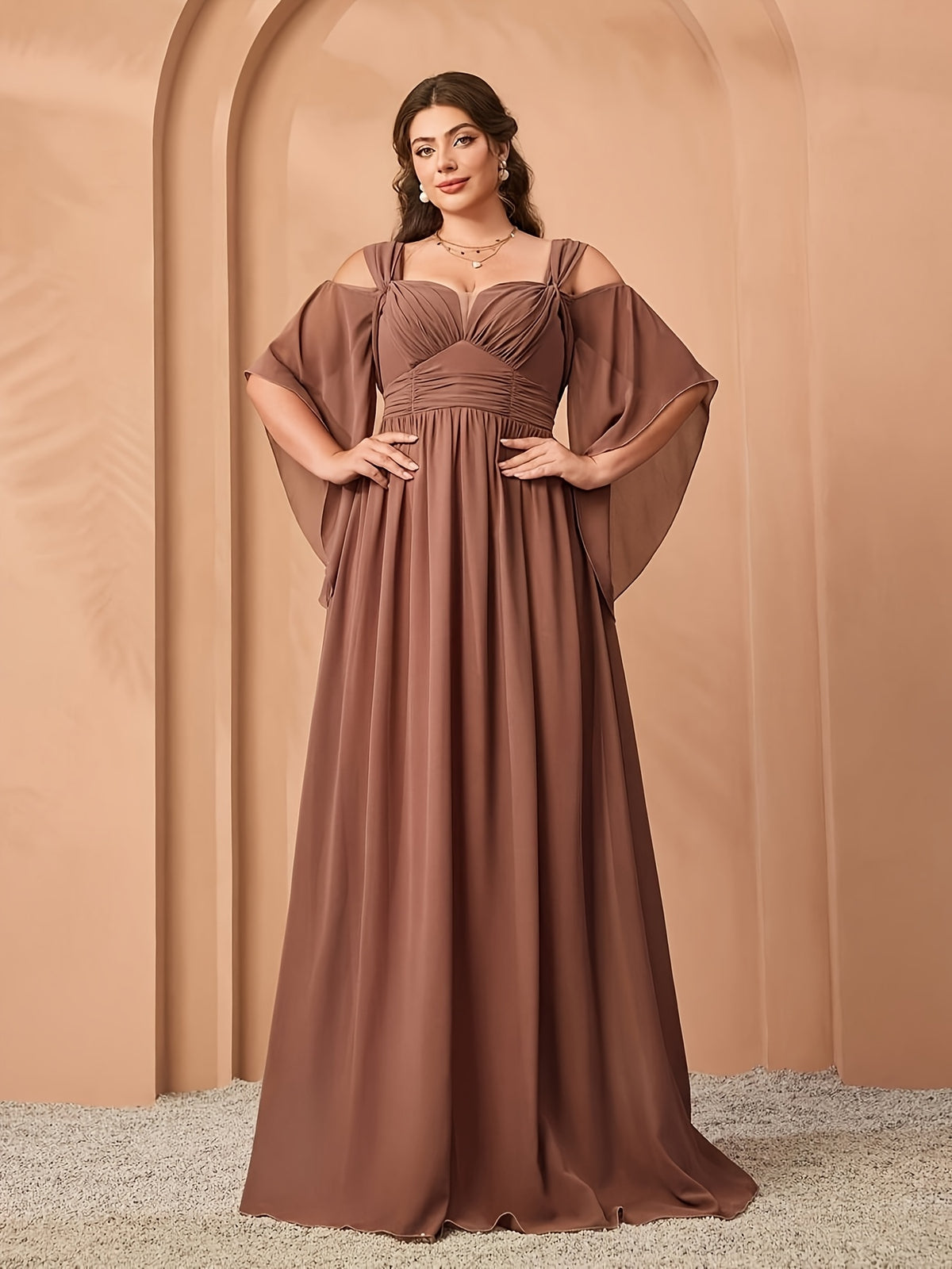 Robe longue grande taille — Vert sauge à manches cape fendues