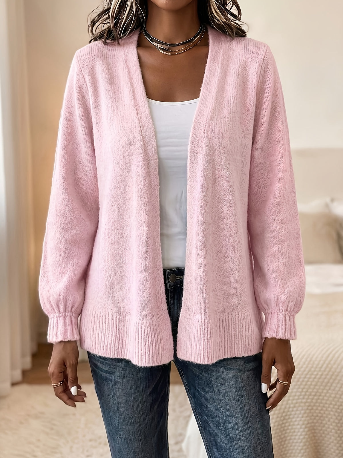 Cardigan grande taille, coupe ample, volants, manches longues, mise en situation