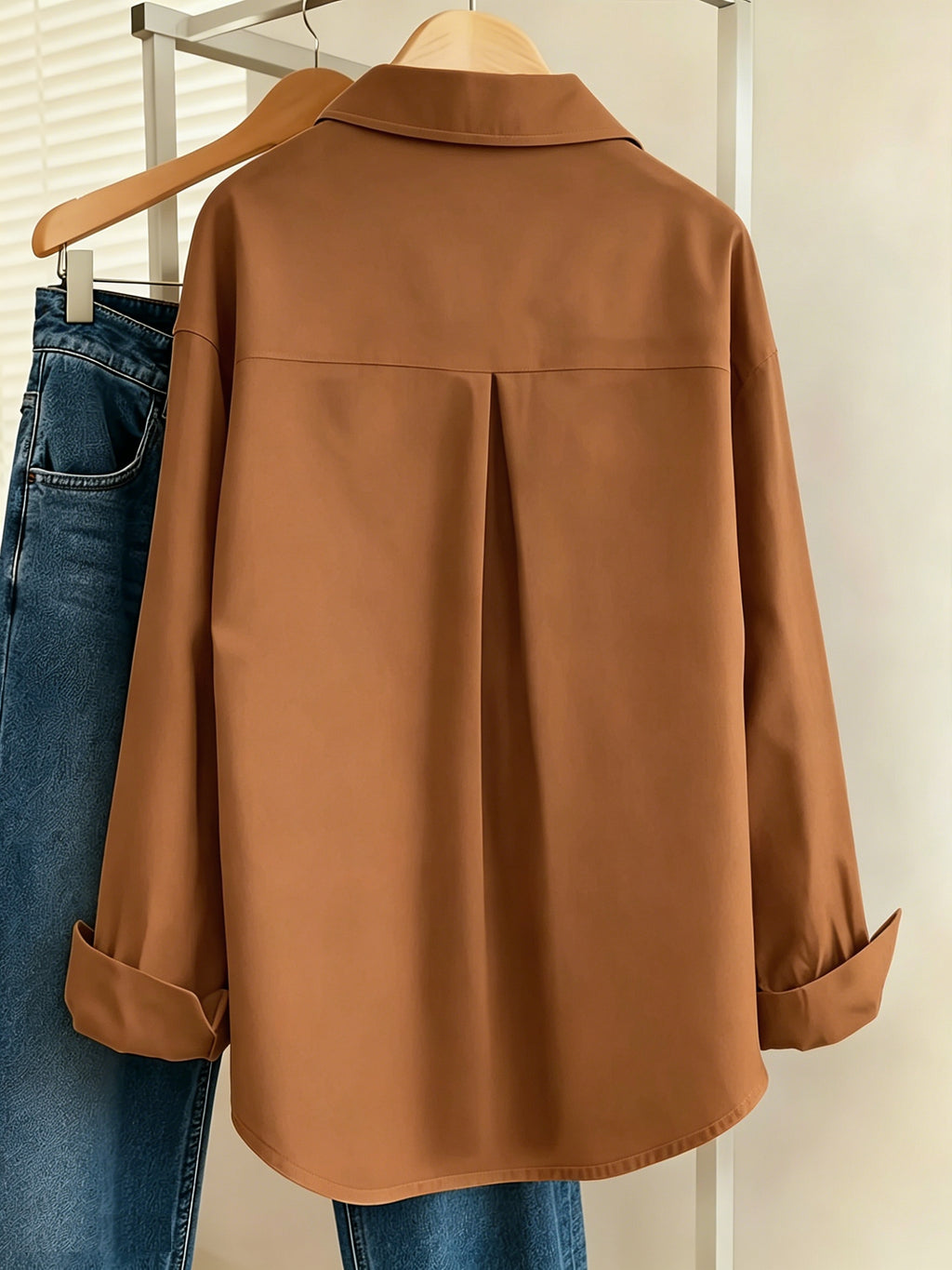 Chemise grande taille, col à revers, boutonnage, allure élégante, visuel produit