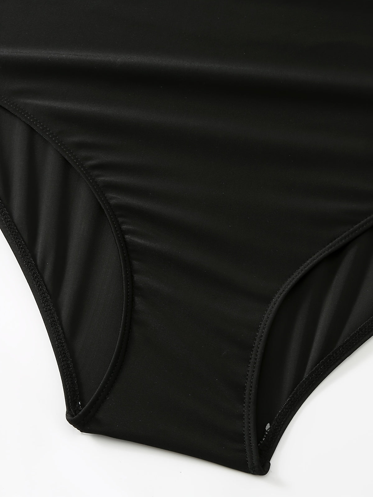 Maillot de bain grande taille, épaules dénudées, basique du quotidien, porté de face