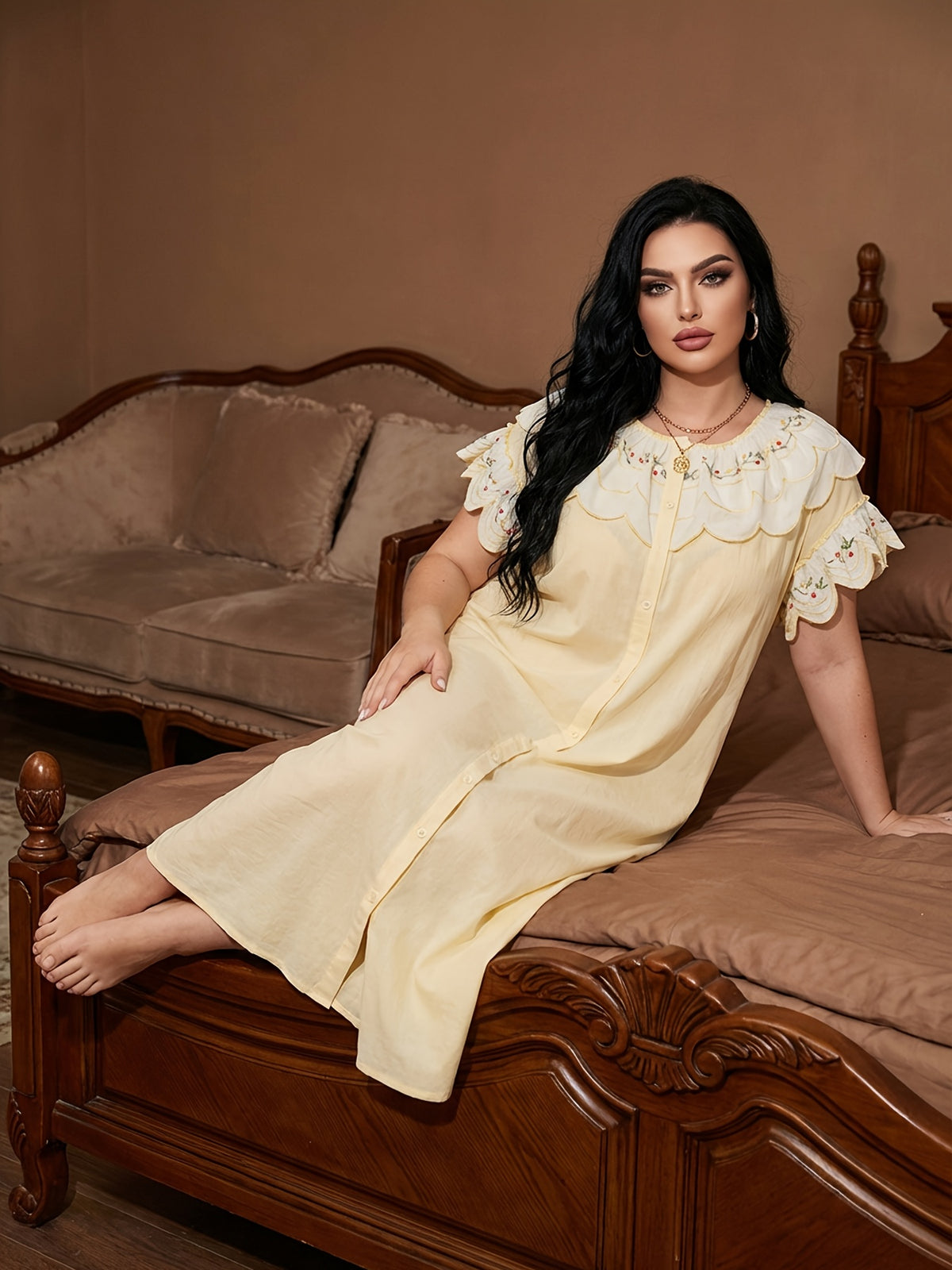 Chemise grande taille, broderie, ligne nette Image