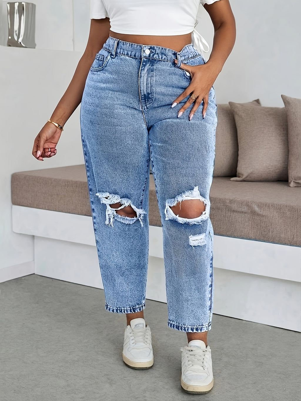 Jean grande taille, coupe oversize, tenue franche — composition : 80% Coton, 14% Polyester, 6% Viscose
