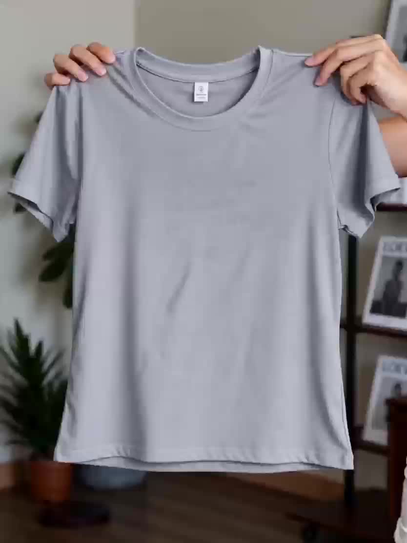 T-shirt grande taille, coupe ample, col rond, manches courtes, gros plan