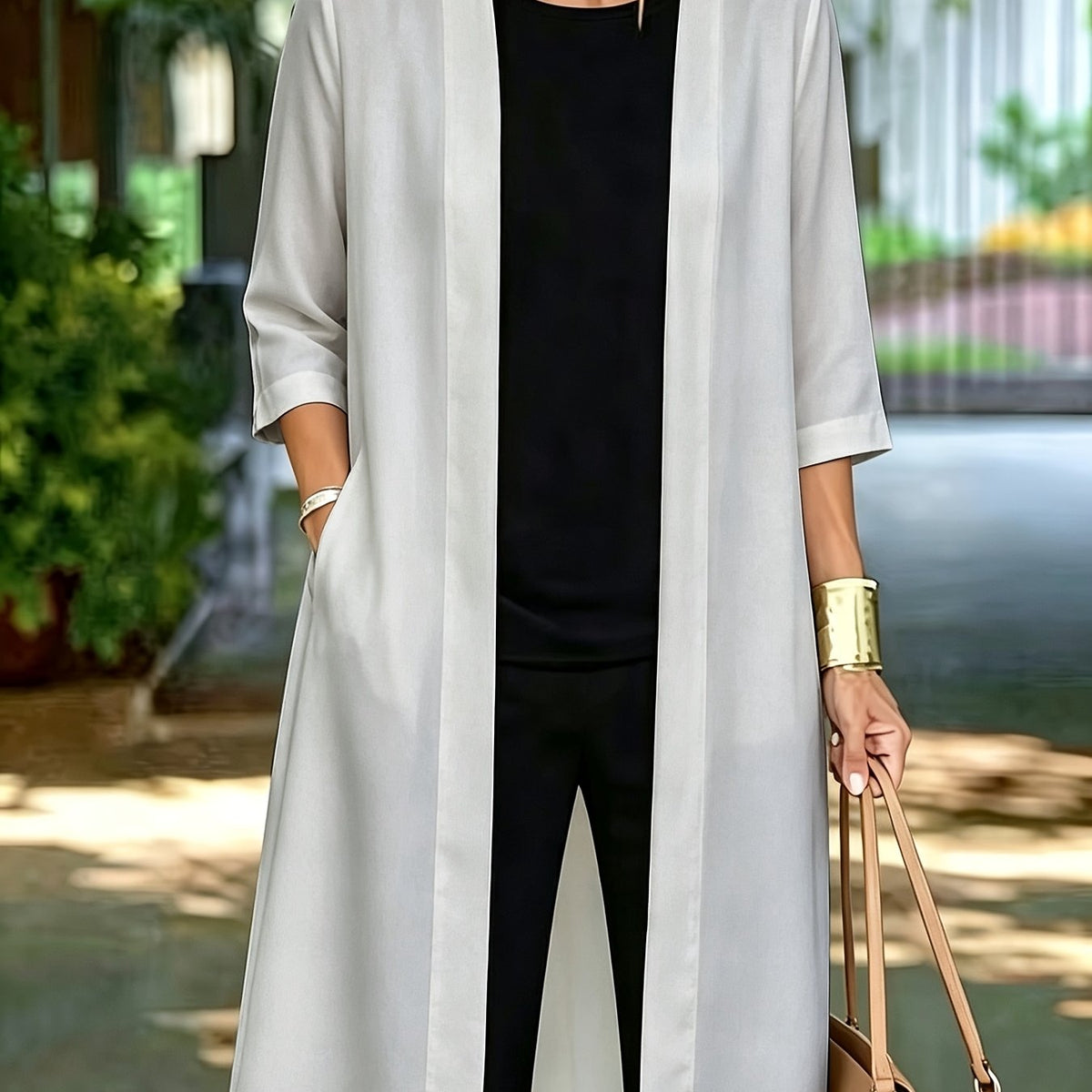 Veste grande taille, coupe ample, poches pratiques, esprit trench, porté de face