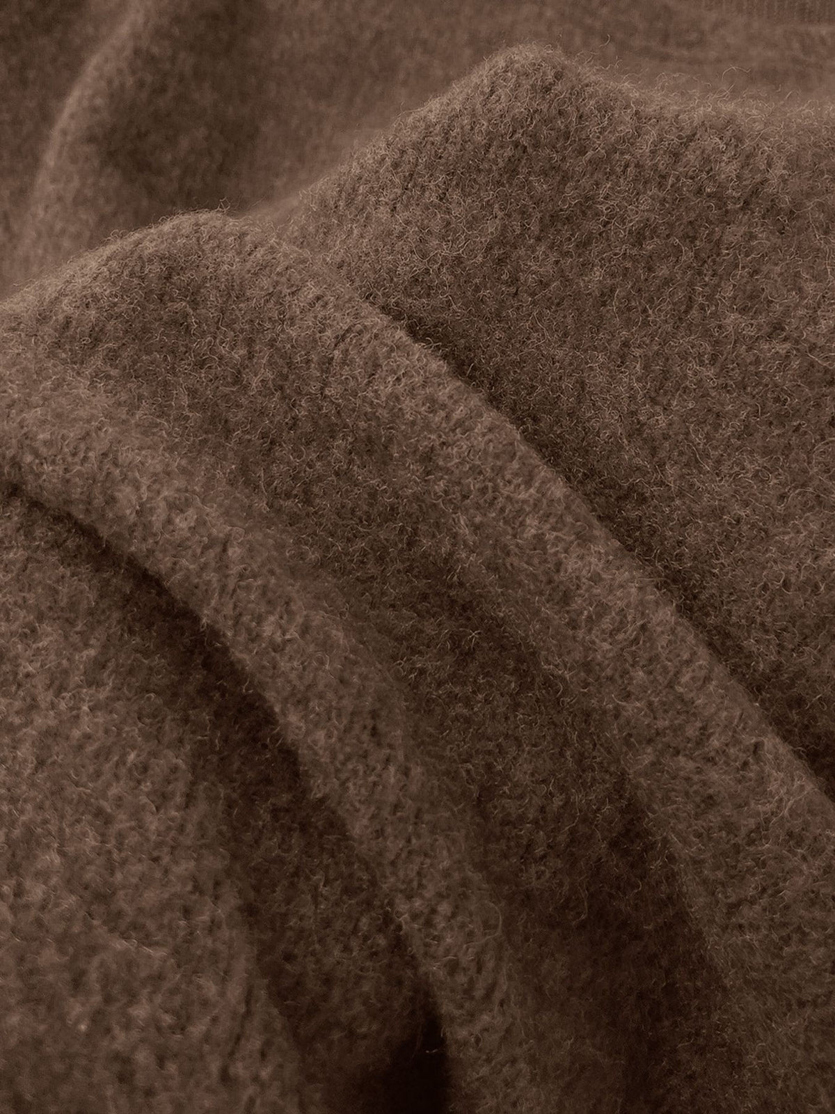 Top grande taille, col rond, chaleur d'hiver, allure élégante, détail du tissu