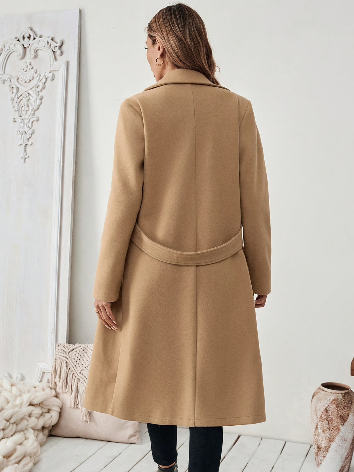 Manteau grande taille, boutonnage, poches pratiques, chaleur d'hiver, mise en situation