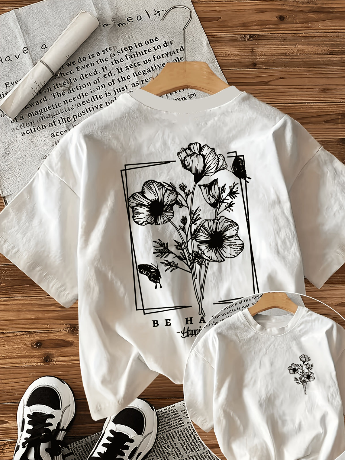 T-shirt grande taille à imprimé fleuri, coupe ample, mise en situation