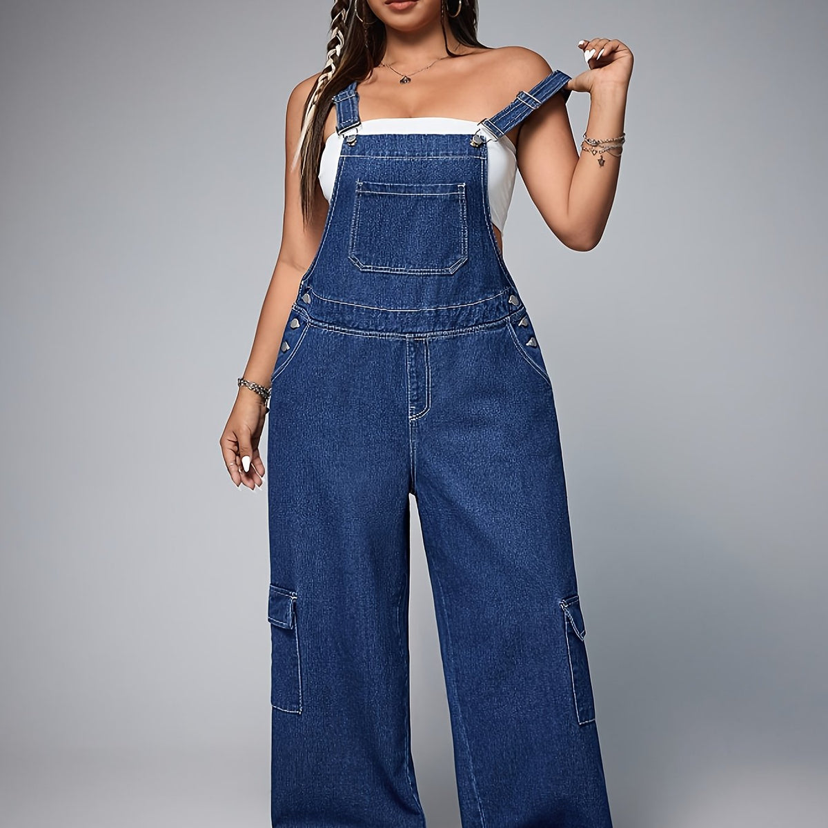 Salopette grande taille, poches pratiques, tenue franche — matière : denim