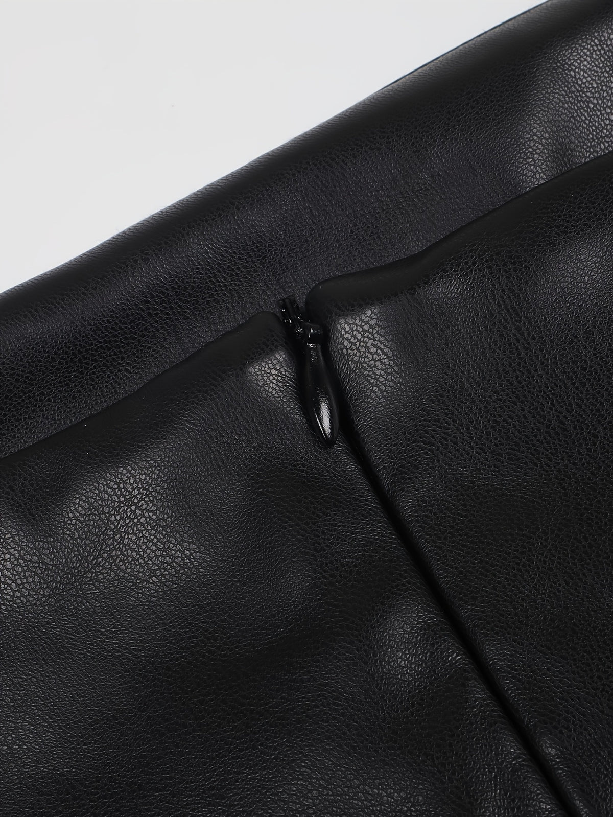 Jupe grande taille en cuir synthétique, longueur midi, allure cuir — composition : 55% Polyester, 45% Polyuréthane Image