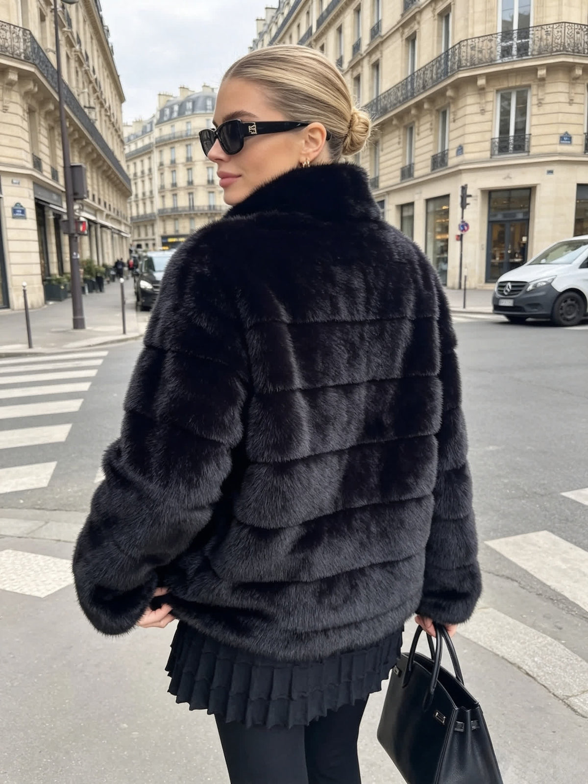Top grande taille en sherpa, coupe ample, toucher doudou, chaleur d'hiver, mise en situation