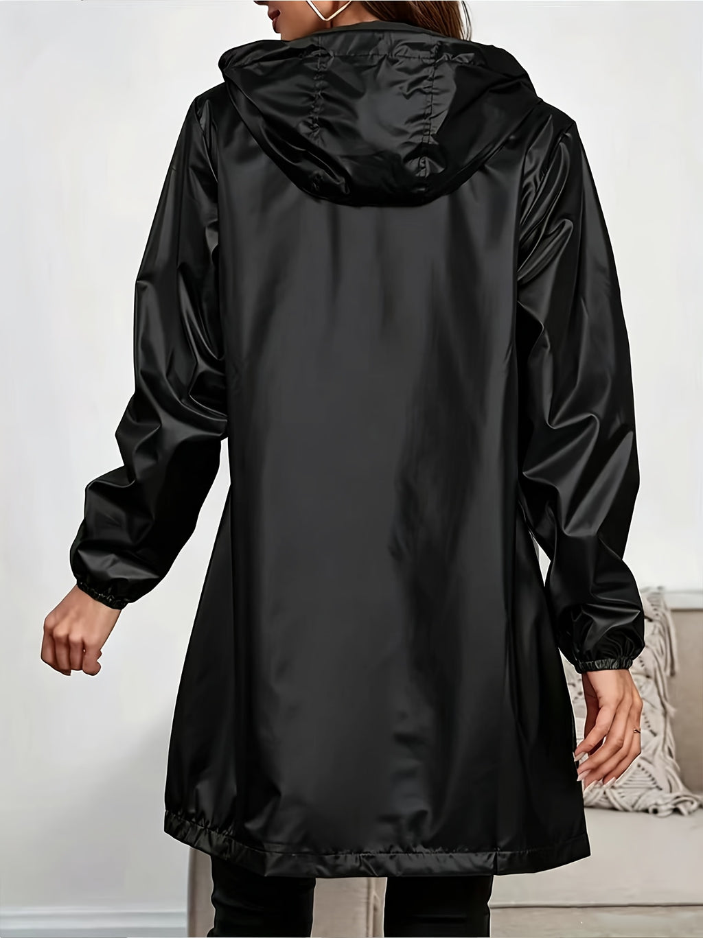 Veste grande taille, fermeture zippée, capuche, détail du col
