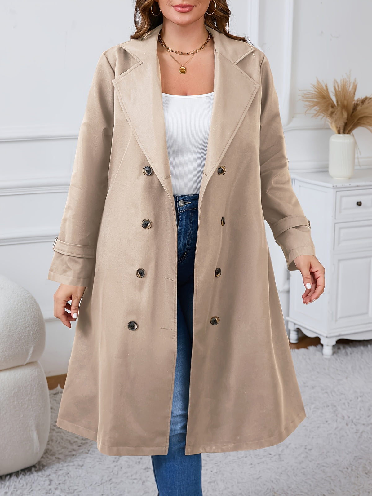 Manteau grande taille, coupe longue, col à revers, boutonnage, vue de profil