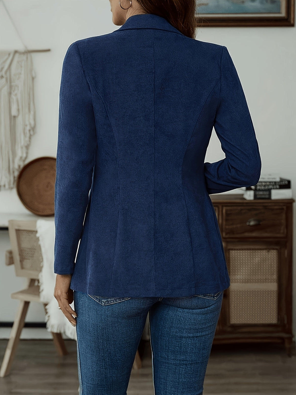 Veste grande taille, coupe oversize, manches longues, tissu léger, porté de face