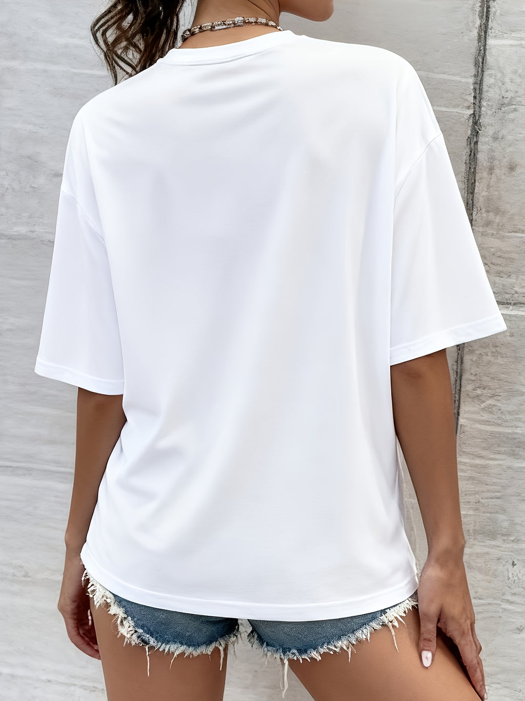 T-shirt grande taille, coupe ample, col rond, manches courtes, mise en situation