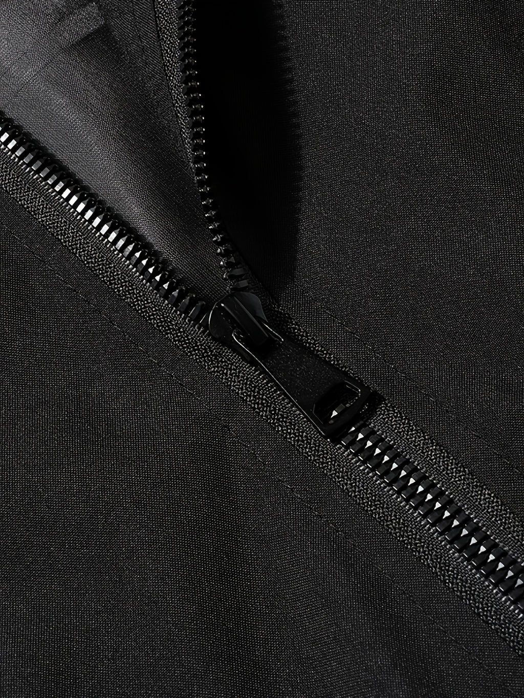 Veste grande taille, coupe oversize, fermeture zippée, mise en situation