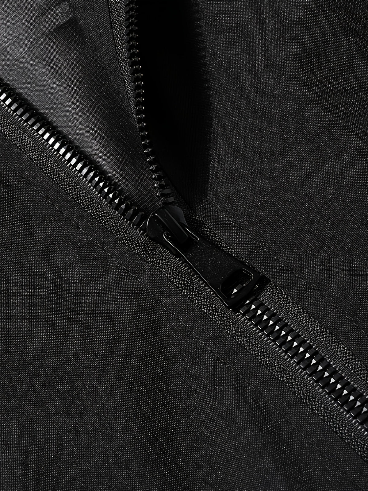 Veste grande taille, coupe oversize, fermeture zippée, mise en situation