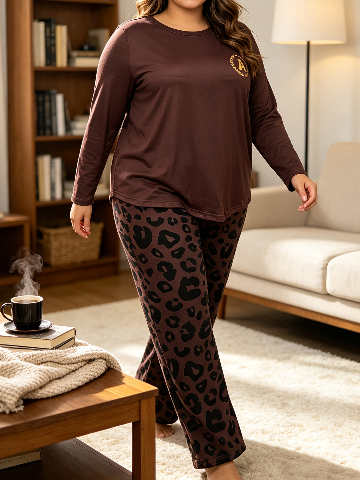 Pyjama grande taille à imprimé léopard, coupe ample, manches longues, vu de dos