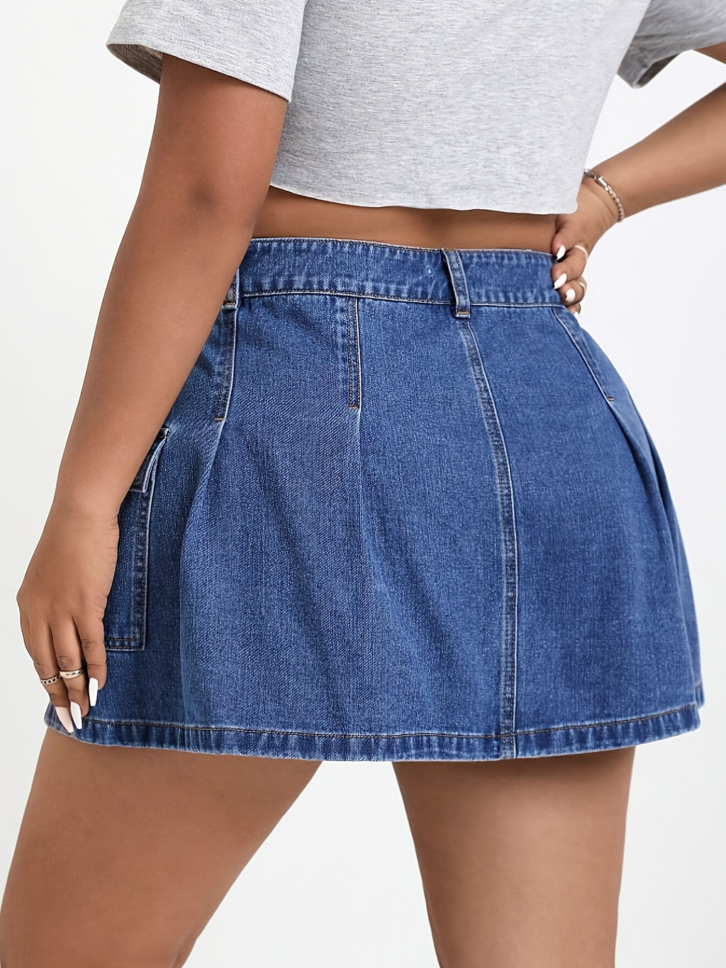 Jupe grande taille, coupe oversize, poches pratiques, tenue franche, tissu opaque