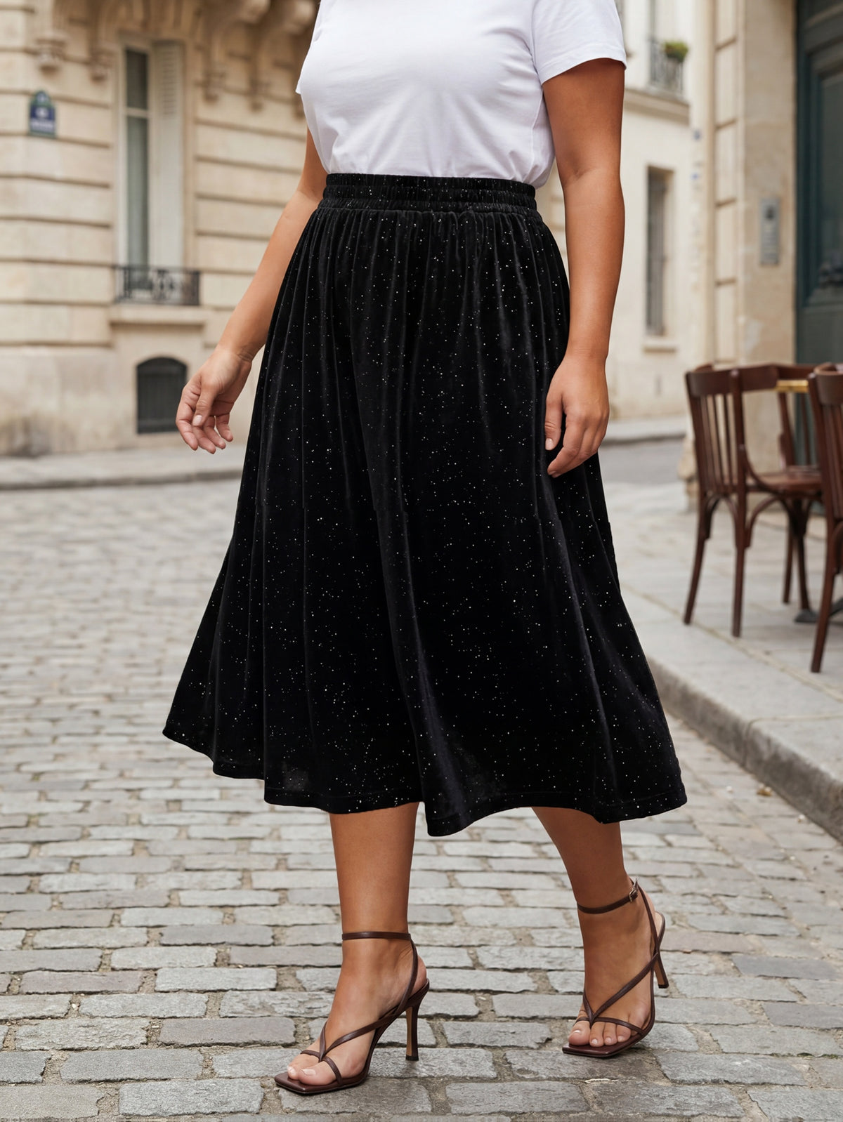 Jupe grande taille en velours, coupe droite, toucher profond — composition : 100% Polyester Image