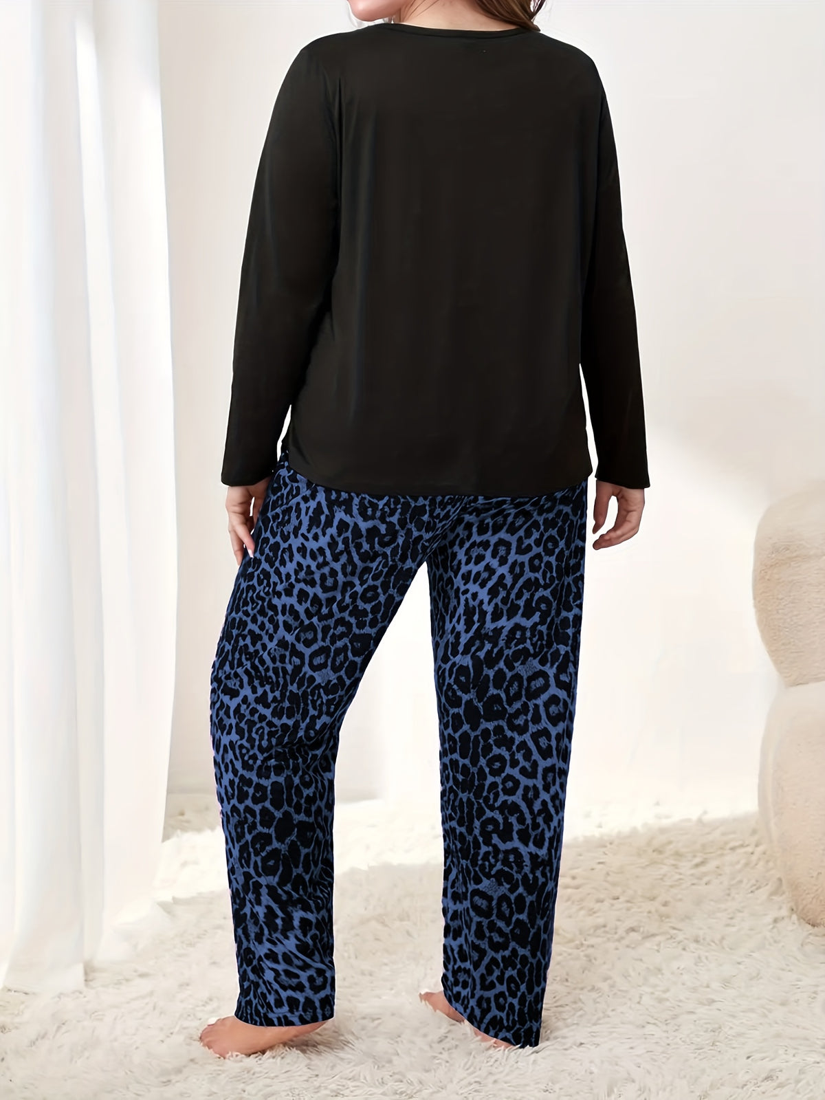 Pyjama grande taille à imprimé léopard, manches longues, détail du tissu