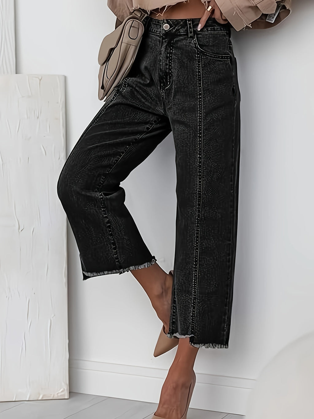 Jean grande taille, coupe évasée, tenue franche, esprit décontracté, porté de face
