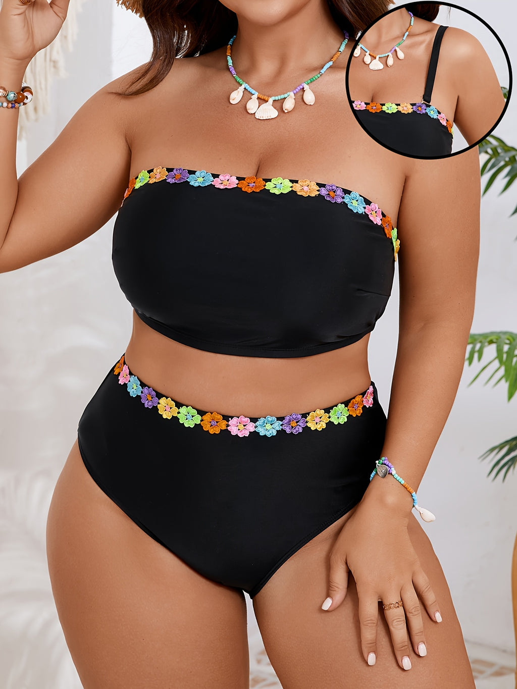 Bikini grande taille — Bandeau noir uni et galon fleuri