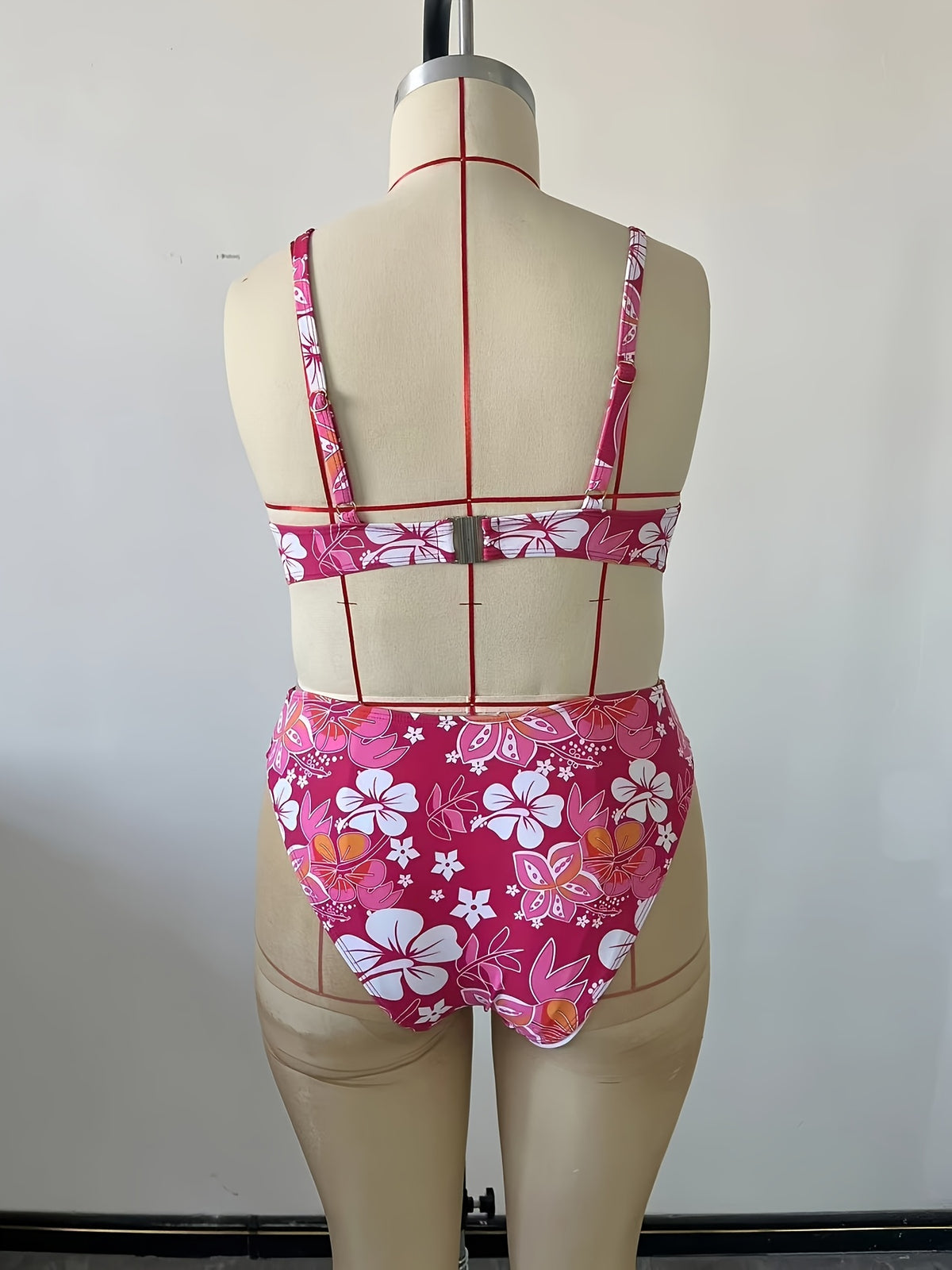 Bikini femme grande taille — Hibiscus blancs sur fond vert