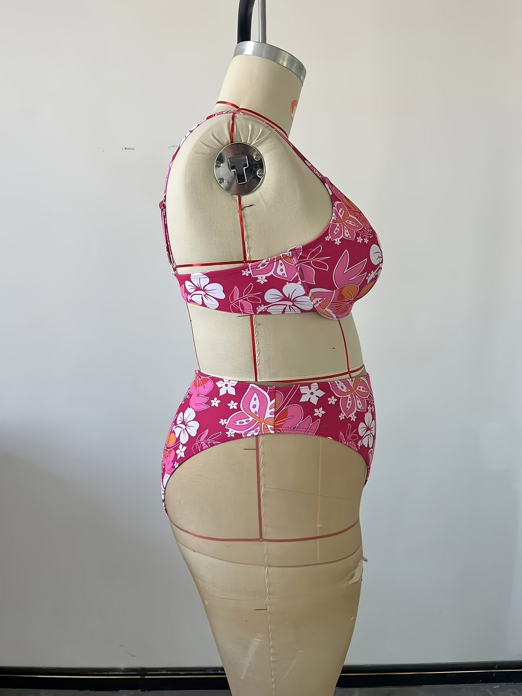 Bikini femme grande taille — Hibiscus blancs sur fond vert