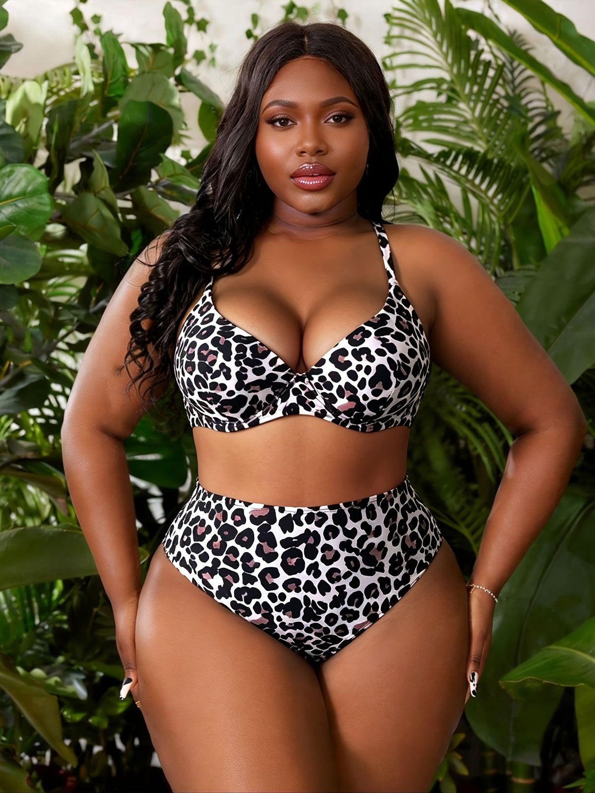 Bikini grande taille, léopard et bonnets moulés cousus